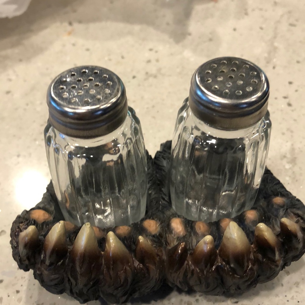 Salt pepper shaker